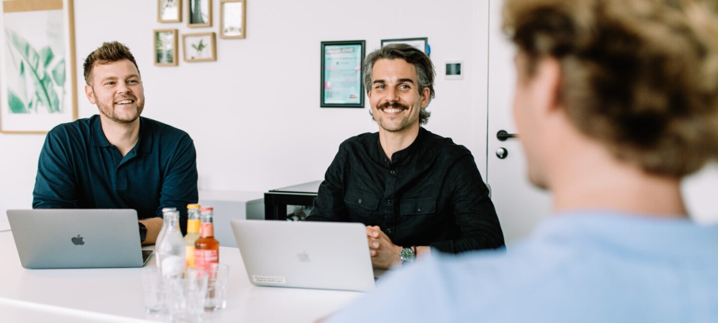 Philip Spreer und Jo Wulff bei einem Meeting